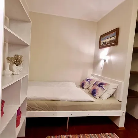 Sweet Retrohome In Center Apartment