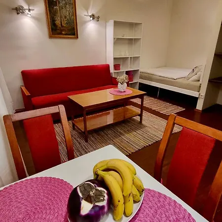 Sweet Retrohome In Center Apartment *
